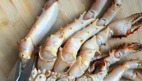 螃蟹钳子上的毛怎么去掉