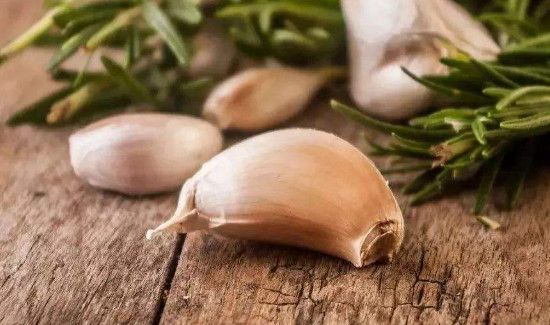生蒜和熟蒜的功效差异