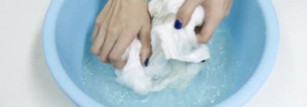 杨梅汁弄到白衣服上怎么办