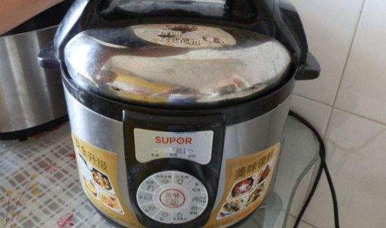 高压锅烧糊了里面黑的怎么去掉