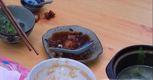 在饭店吃饭吃到苍蝇怎么办