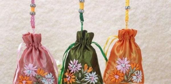 新买的衣柜怎样快速去除异味?