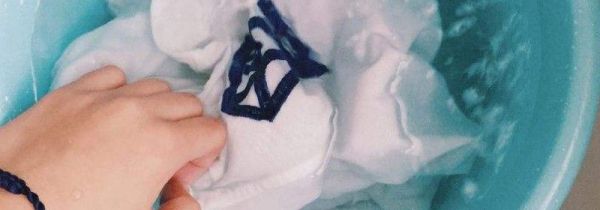 白色衣服染了杨梅汁怎么洗