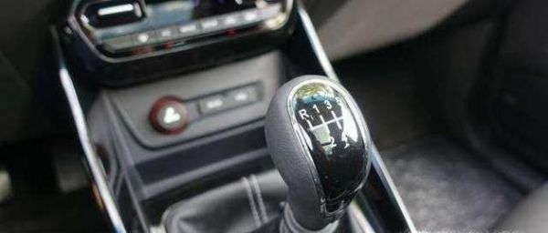 怎样安全平稳的刹车？