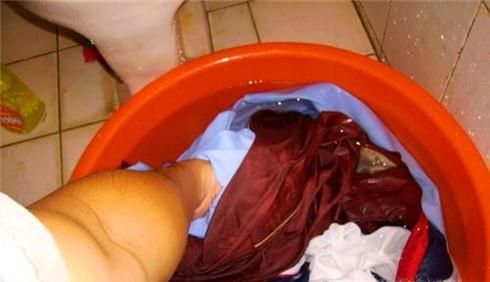 如何让掉色的衣服不在掉色