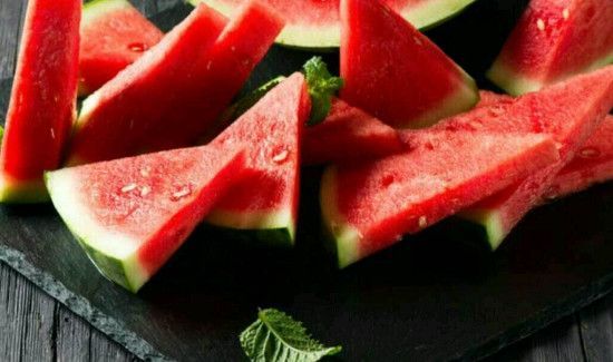 西瓜可以和牛奶一起吃吗