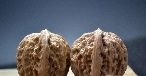 文玩核桃青皮开出来后发黑怎么办