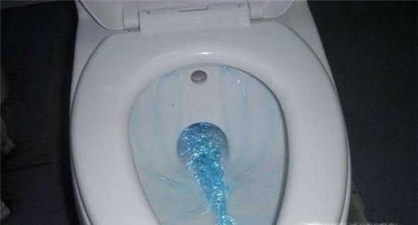 家里马桶堵住怎么处理