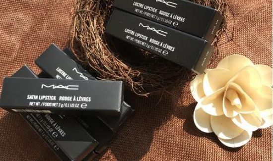 mac口红有一层白霜正常吗