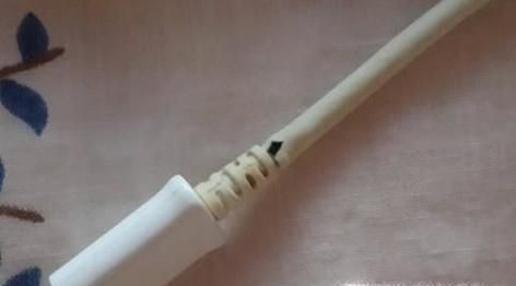 手机数据线开裂要断了怎么办？