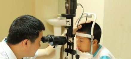 如何选择正确的隐形眼镜，度数，类型，保护眼睛