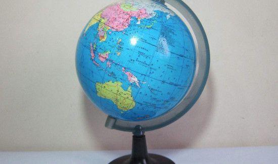 地球仪上的颜色分别代表什么