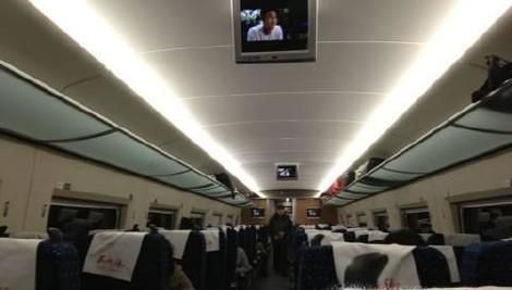 对于刚开学的同学，如何在火车上看好行李