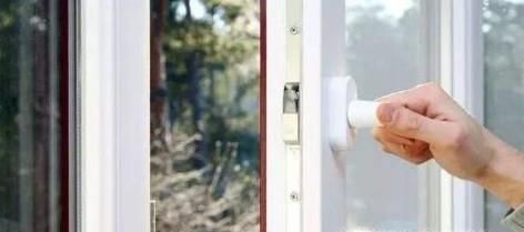 如何防止老鼠从下水道进入家中？