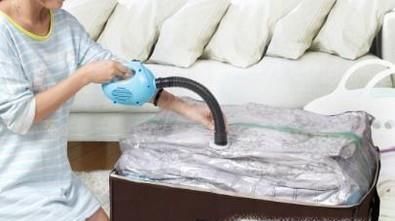 被子收入行李箱的方法