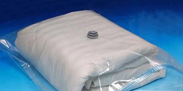 被子收入行李箱的方法