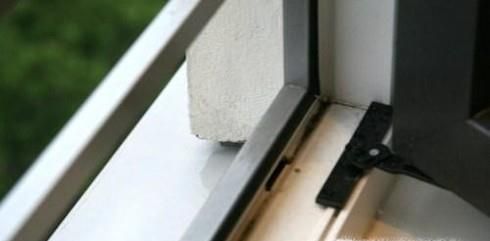 窗台渗水最简单的处理方法