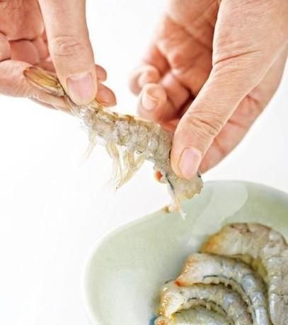 怎样快速的剥虾皮，让吃货更方便
