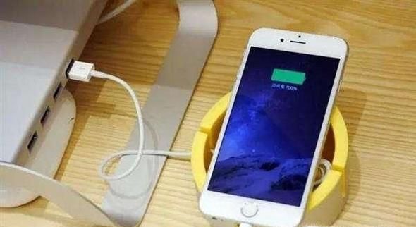 充电时玩手机为什么会触电身亡