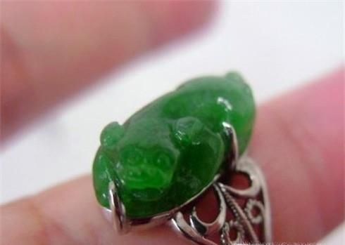 貔貅戒指的佩戴方法