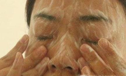 洗面奶，洁面乳的正确使用方法