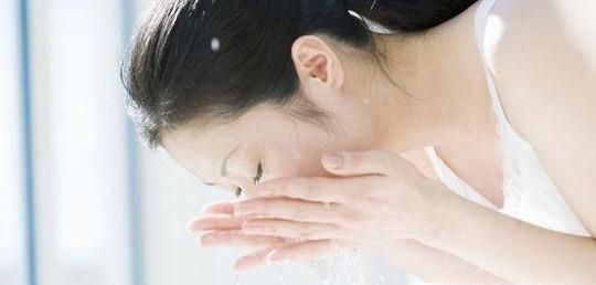 洗面奶，洁面乳的正确使用方法