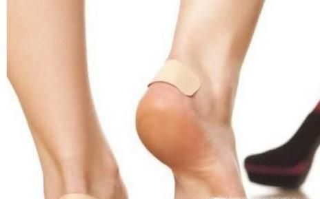 皮鞋穿着有点紧怎么办