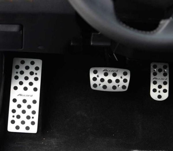 开自动挡汽车脚怎么放