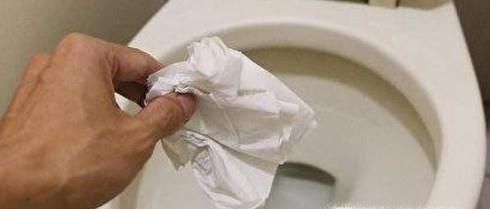 拉屎的时候水溅到屁股怎么办？