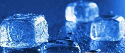 拉屎的时候水溅到屁股怎么办？