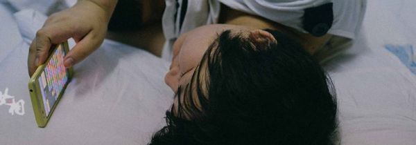 手机放在枕头下面有辐射吗