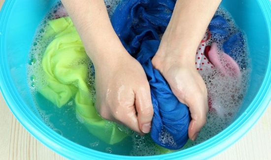 精油弄到衣服上用什么可以洗掉