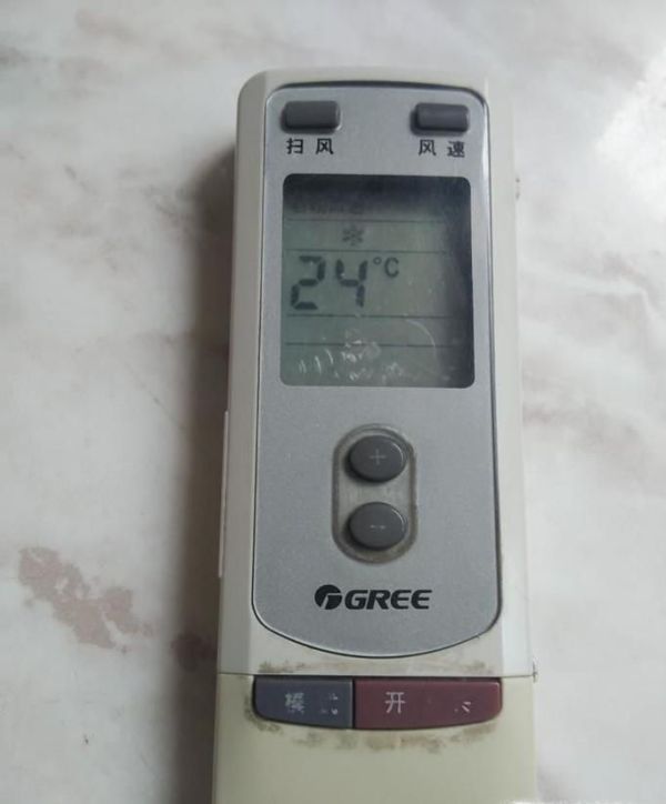 如何用空调抽湿