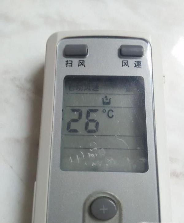 如何用空调抽湿