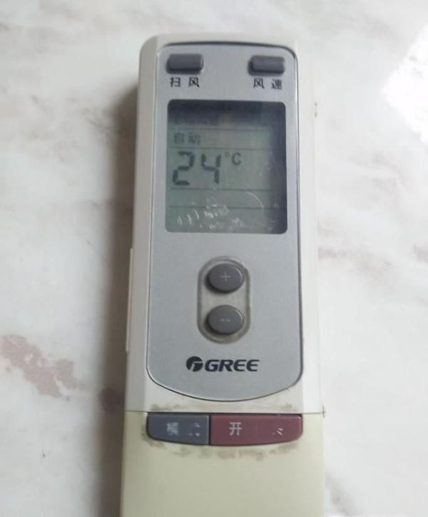 如何用空调抽湿