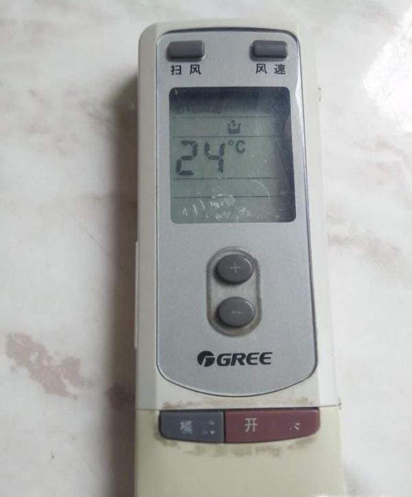 如何用空调抽湿