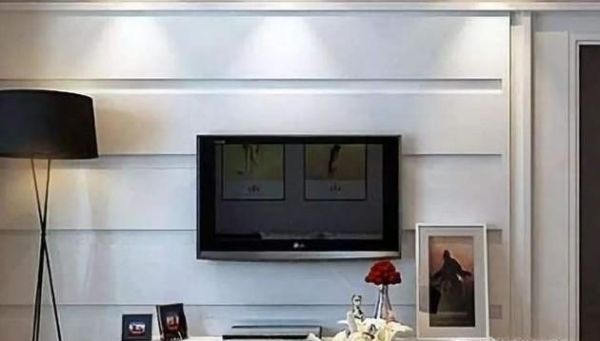 电视机是挂墙上好还是放柜子上好？