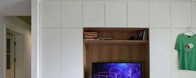 电视机是挂墙上好还是放柜子上好？