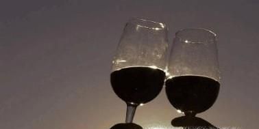 如何品葡萄酒？