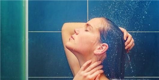 在家如何安全洗热水澡？洗热水澡安全注意事项！