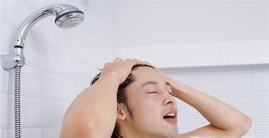 在家如何安全洗热水澡？洗热水澡安全注意事项！