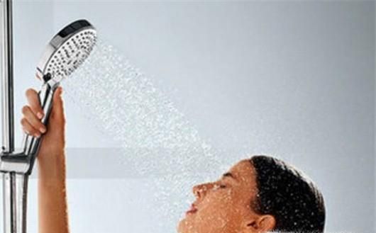 在家如何安全洗热水澡？洗热水澡安全注意事项！