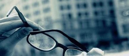 如何正确清洗眼镜片才能延长眼镜寿命？