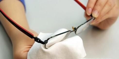 如何正确清洗眼镜片才能延长眼镜寿命？