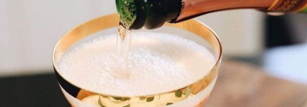 香槟是白葡萄酒么