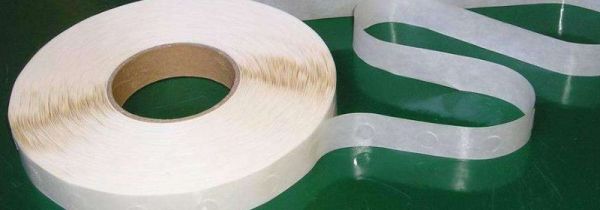 无痕胶贴墙上怎么剥离