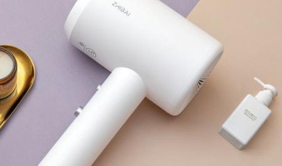 无痕胶贴墙上怎么剥离