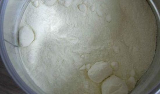 夏天奶粉结块还能喝吗