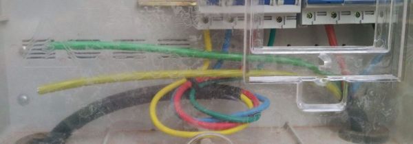 两根火线能接在一起吗