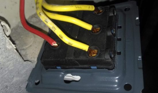 两根火线能接在一起吗